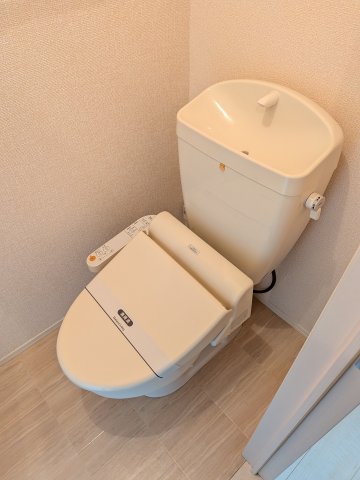 トイレ　キレイな個室空間です