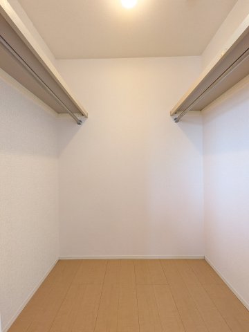 収納　お洋服もたくさんしまえます