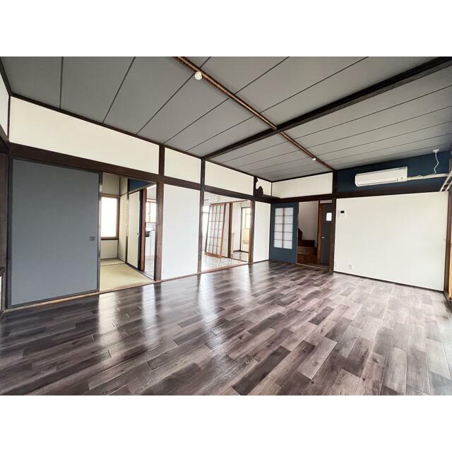 町庭坂町尻貸家の居間写真