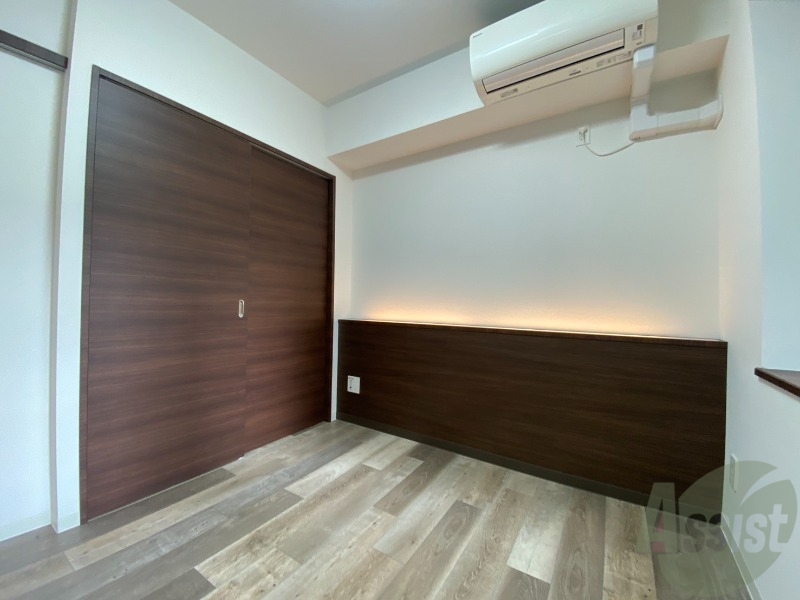 その他部屋・スペース　寝室はこちらです。光が差し込む、温かみのあるお部屋です。