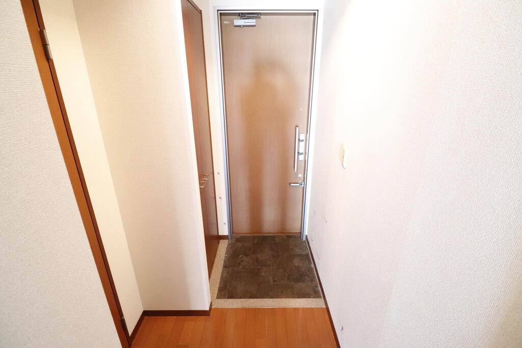 玄関　靴箱付き玄関です♪
