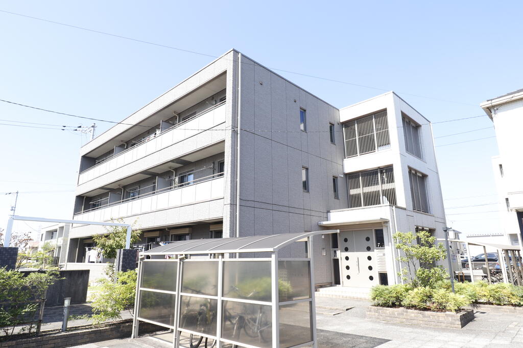 建物外観　西中新田にある2LDKの物件です♪