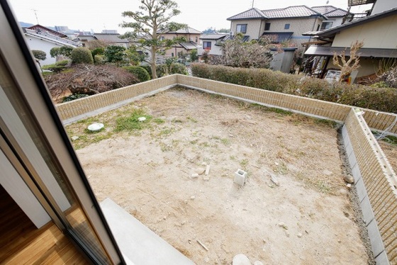 庭　※別部屋の写真です