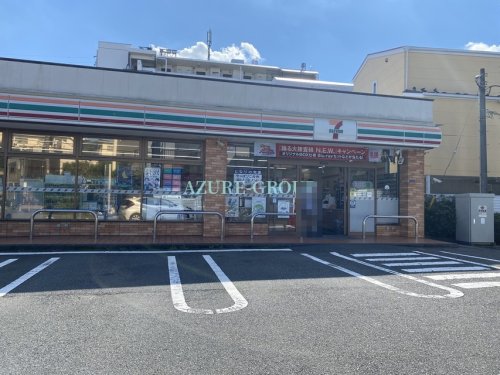 ドラックストア　セブンイレブン横浜高田３丁目店（ドラッグストア）まで358m