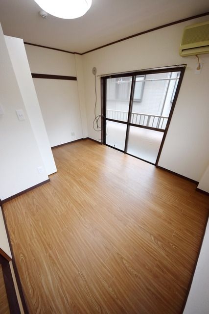 居室・リビング　★２面採光のお部屋です★