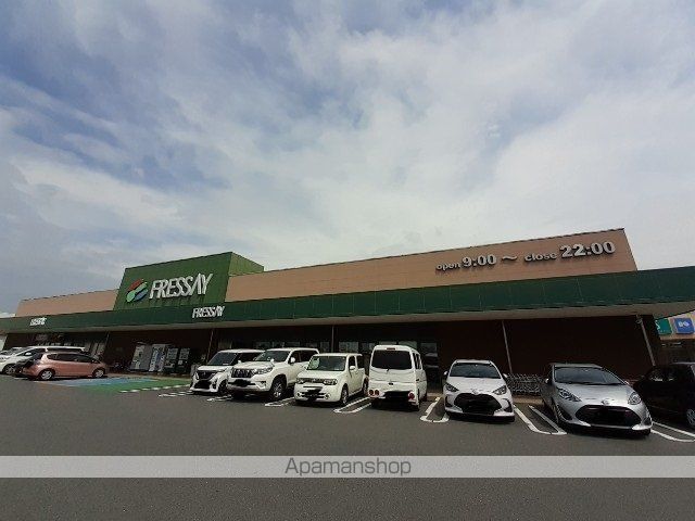 小学校　伊勢崎市立坂東小学校（小学校）まで350m