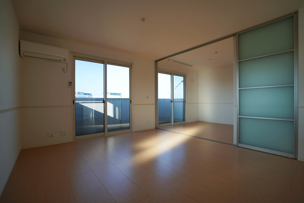 居室・リビング　同じ建物の別のお部屋