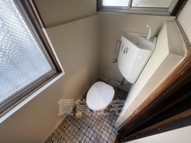 地下鉄中央線 朝潮橋駅 徒歩8分 2階建 築66年のトイレ写真