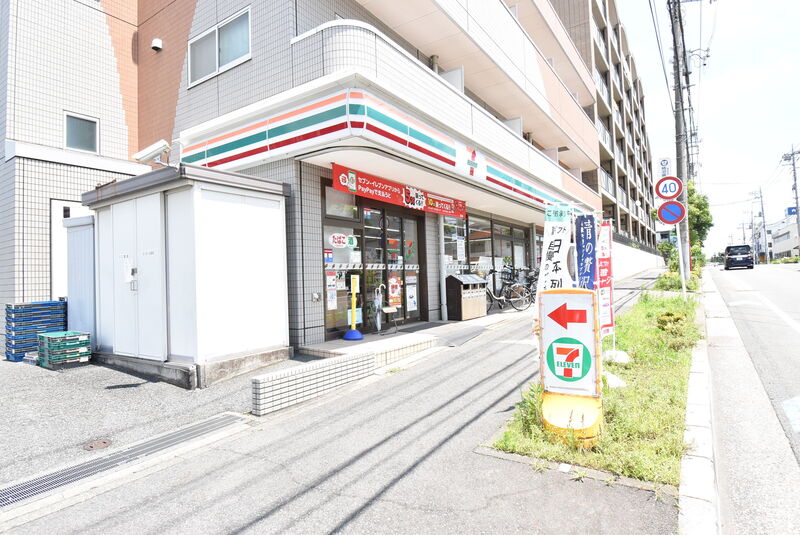 コンビニ　セブンイレブン東浦和駅南店（コンビニ）まで110m