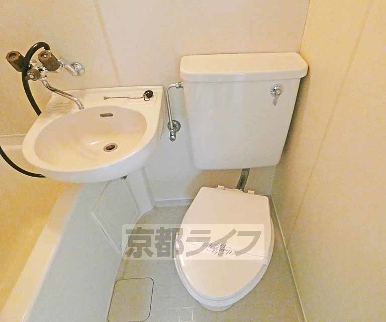 京阪本線 東福寺駅 徒歩13分 3階建 築44年のトイレ写真
