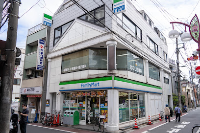 コンビニ　ファミリーマート 大田梅屋敷店（コンビニ）まで329m