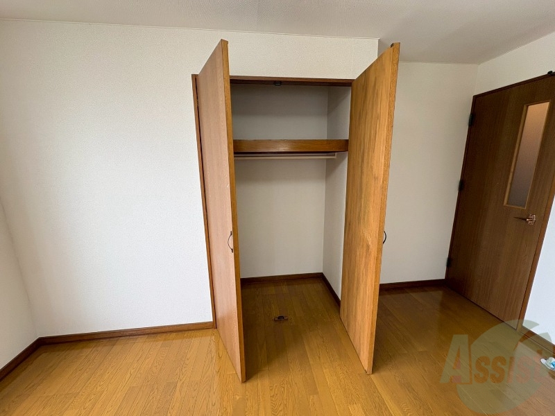 収納　寝室の収納です。部屋がすっきり片付きます。