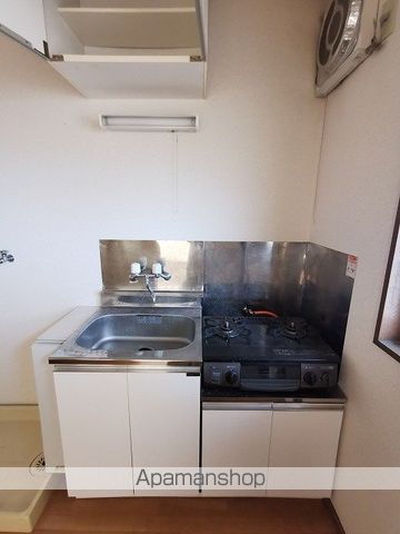 小田急小田原線 本厚木駅 バス乗車時間：18分 最寄りバス停で下車 徒歩7分 2階建 築36年のキッチン写真