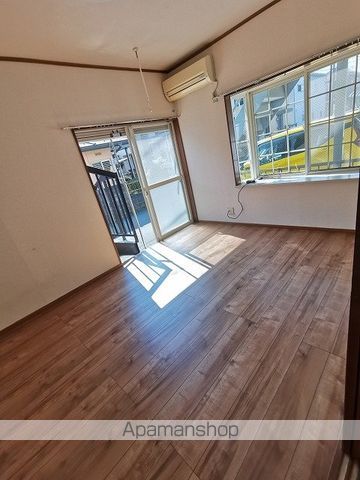 小田急小田原線 本厚木駅 バス乗車時間：18分 最寄りバス停で下車 徒歩7分 2階建 築36年の居間写真