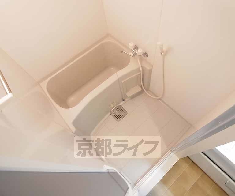 バス・シャワールーム　ゆったりセパレートの浴室です。