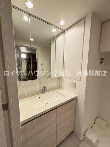 洗面設備　☆三面鏡付きの独立洗面台☆