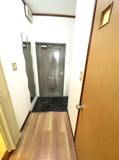 玄関　(参考)同マンション同間取り他部屋の写真