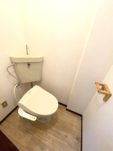 トイレ　(参考)同マンション同間取り他部屋の写真