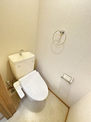 京急本線 上大岡駅 徒歩7分 2階建 築24年のトイレ写真