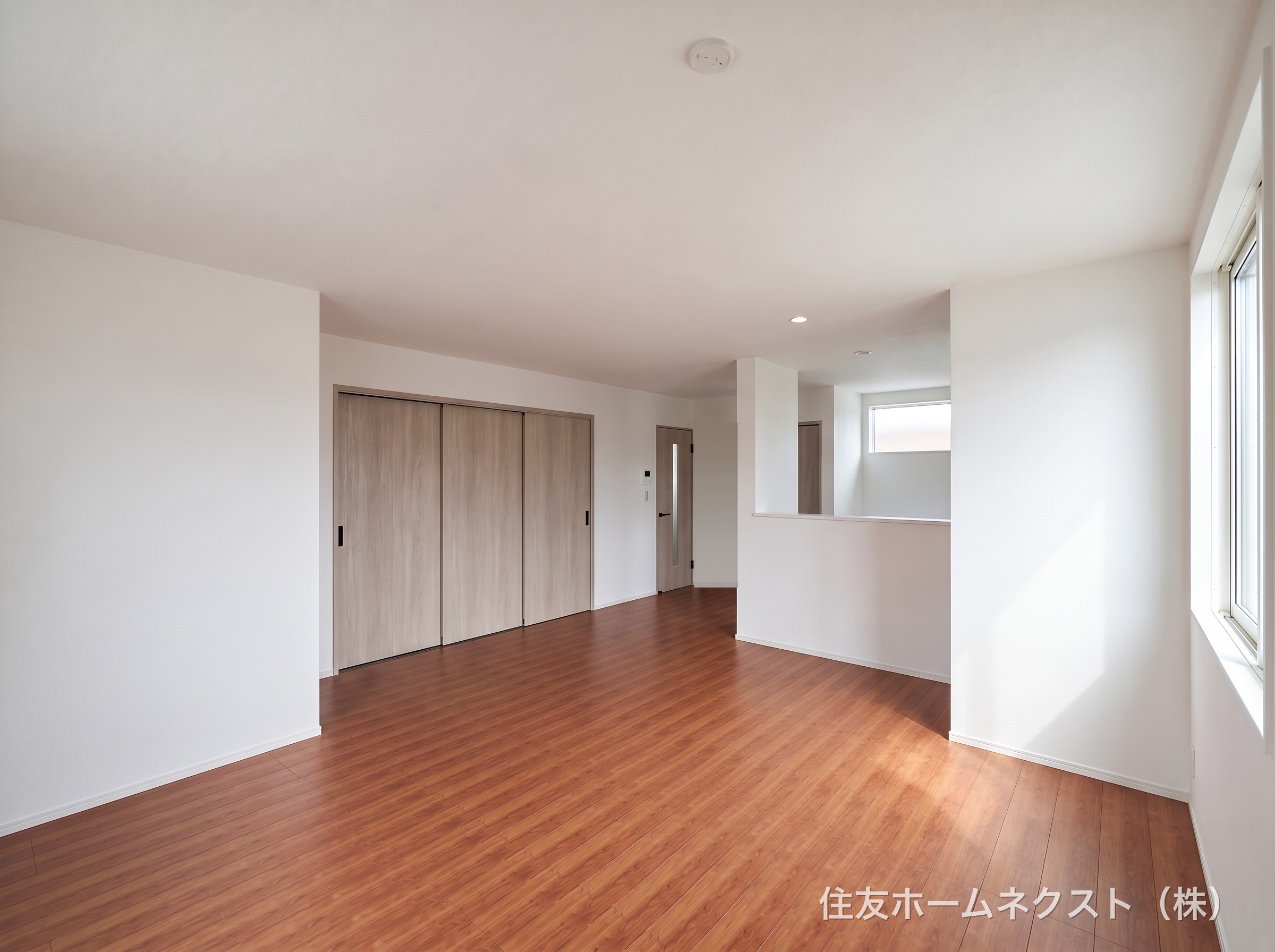 居室・リビング　完成予想CGにつき、実物の仕様・色味と異なる場合があります。