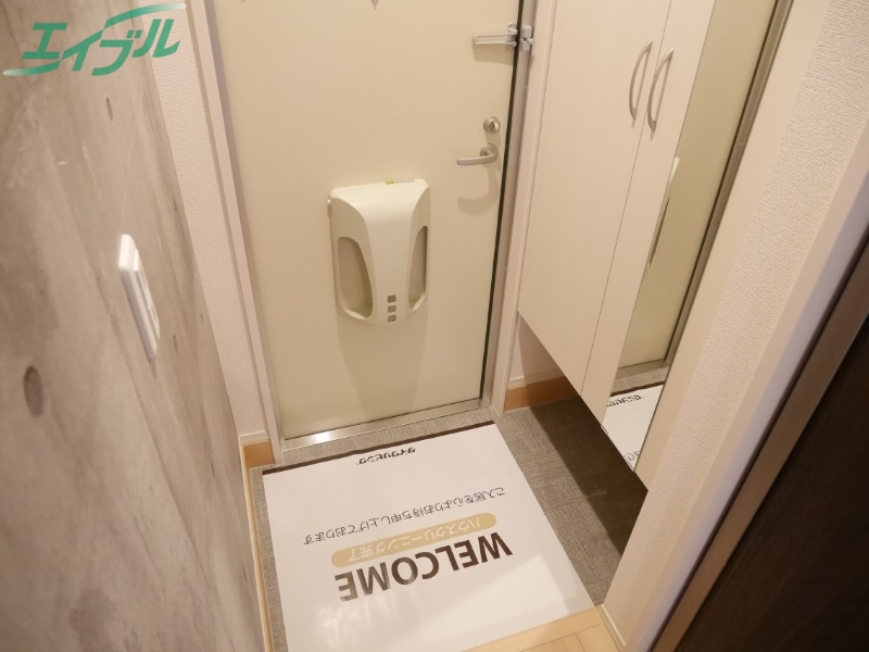 玄関　別部屋反転タイプ写真