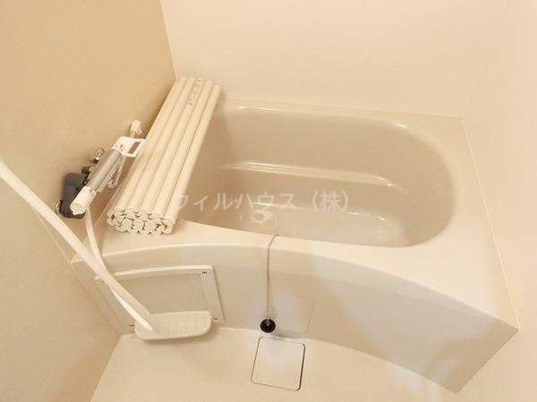 バス・シャワールーム　浴室乾燥機付きバス！