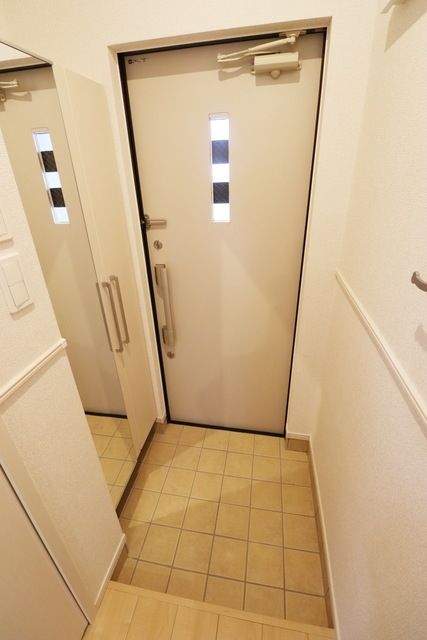 玄関　★下駄箱が大きいので靴が多くても安心です★