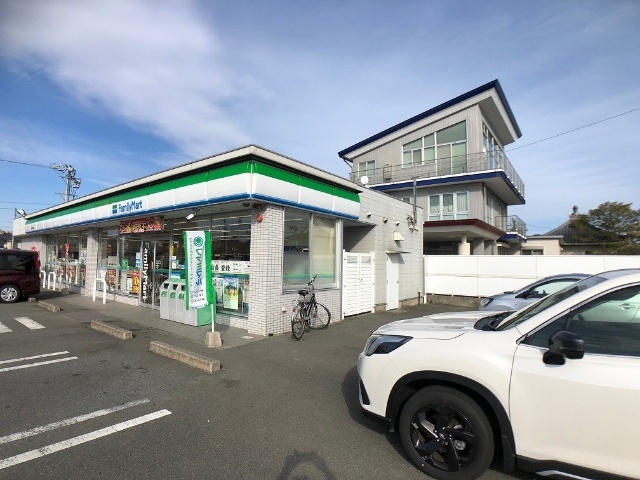 コンビニ　ファミリーマート久居野村町店（コンビニ）まで205m