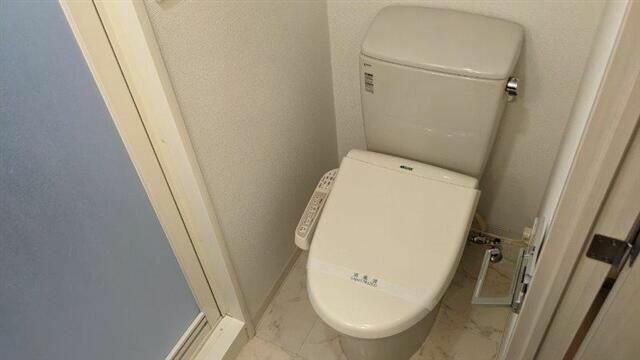 都営大江戸線 練馬駅 徒歩5分 15階建 築18年のトイレ写真