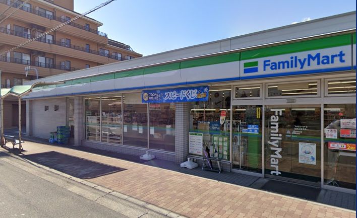 コンビニ　ファミリーマート 加美正覚寺店（コンビニ）まで749m