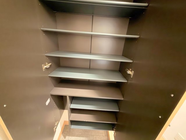 収納　大きいシューズボックスは靴がいっぱい入れれますね。