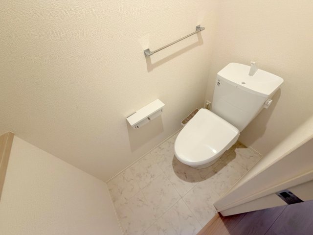 トイレ　綺麗なトイレにはウォシュレット標準装備です。