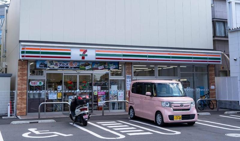 コンビニ　（コンビニ）まで76m