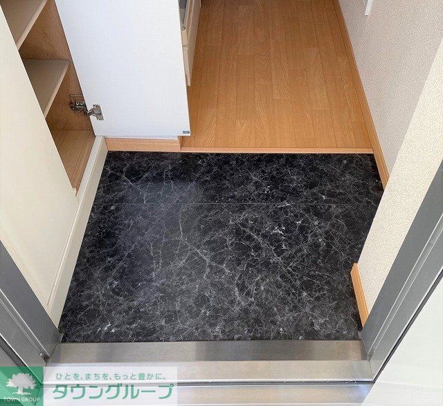 レオパレスチェリーハウスの玄関写真