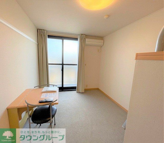 レオパレスチェリーハウスの居間写真
