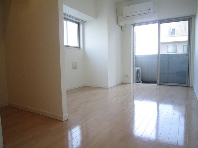 居室・リビング　明るいお部屋です