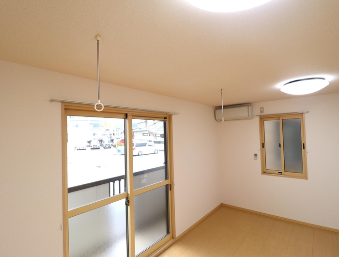その他設備　室内物干し・エアコン