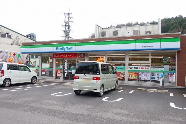 コンビニ　ファミリーマート（コンビニ）まで1200m