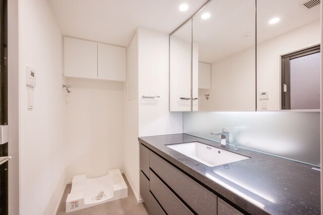 洗面設備　※写真は同タイプ住戸です。