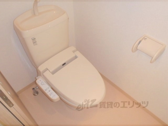 トイレ　ウォシュレット付きです。