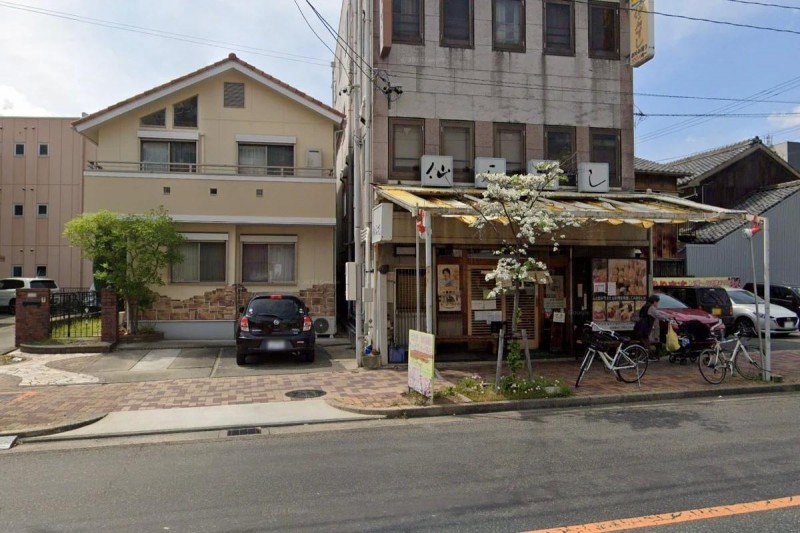 飲食店　仙石すし本店（飲食店）まで300m