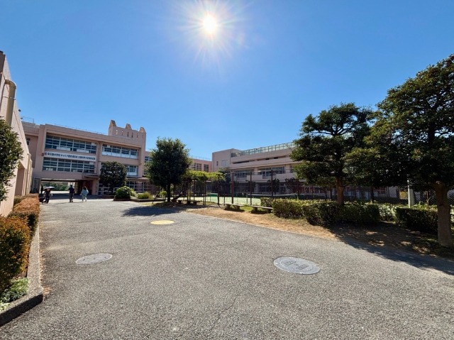 中学校　横浜市立中川西中学校（中学校）まで776m