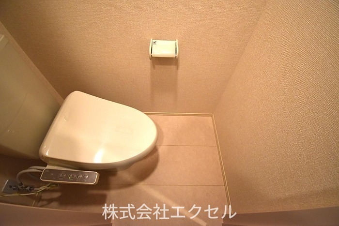 トイレ　同建物別室の写真です。