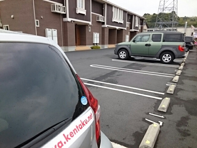 【京丹後市峰山町杉谷のアパートの駐車場】