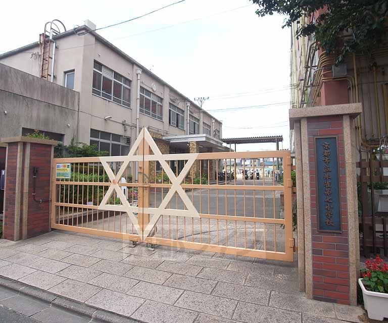 【京都市中京区壬生東高田町のマンションの小学校】