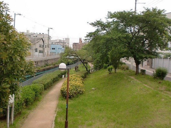 【大阪市平野区平野西のマンションの公園】