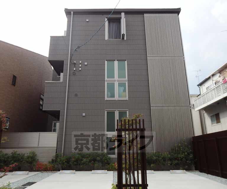 京都市中京区壬生松原町のアパートの建物外観