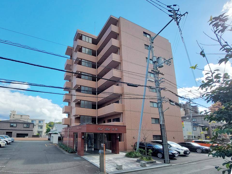 松山市道後町のマンションの建物外観