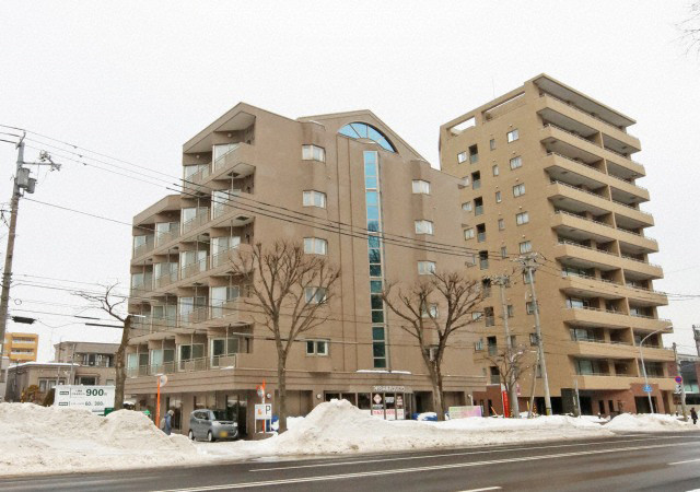 札幌市中央区宮ケ丘のマンションの建物外観