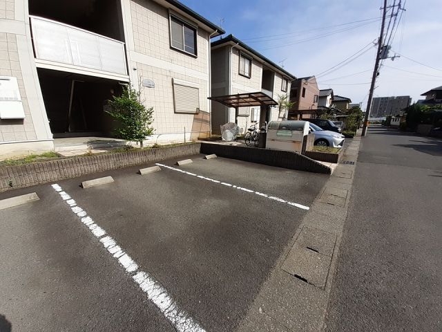 【リーベン祝園　Ｂ棟の駐車場】